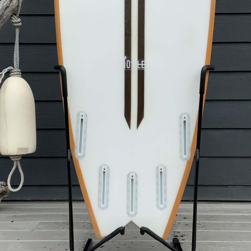 Load image into Gallery viewer, Solid Stealth Fish 5'5 × 19 ½ × 2.45 Surfboard • USED 3
