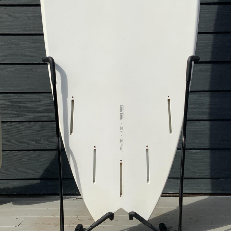 Load image into Gallery viewer, Torq Mod Fish 6'6 × 21 × 2 ⅝ Surfboard • USED 3
