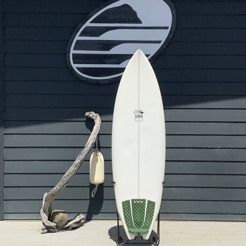 Load image into Gallery viewer, FCD Mako Twin 5'10 × 20 ⅛ × 2 ⅗ Surfboard • USED 1
