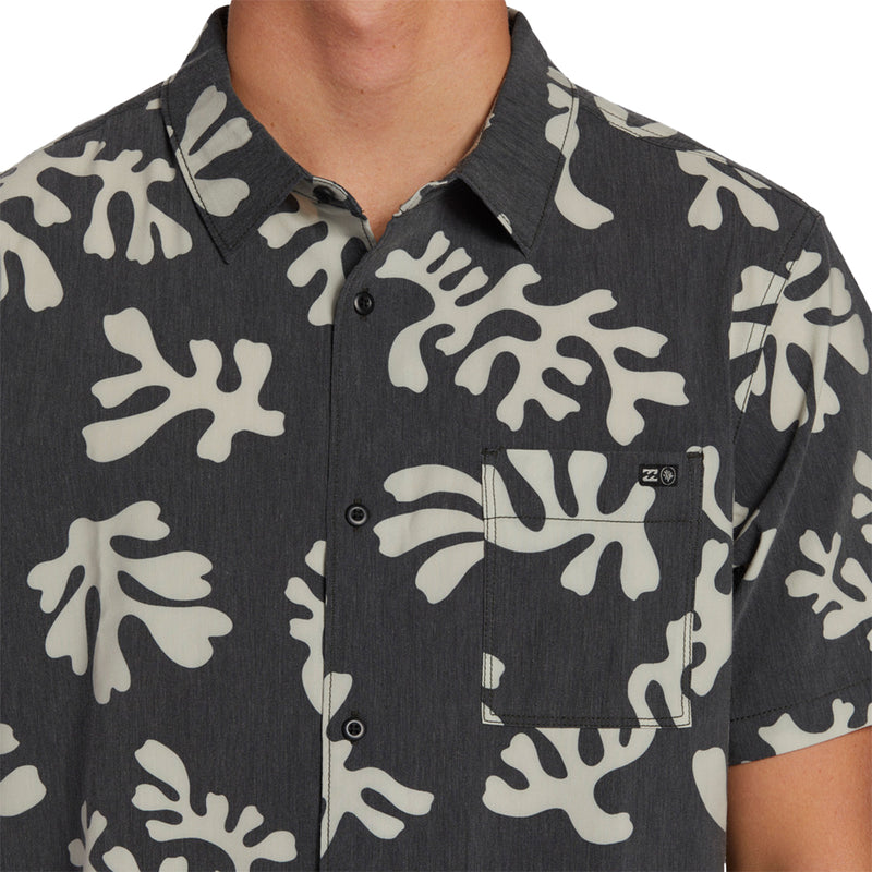 Load image into Gallery viewer, Billabong Coral Garden Surftrek Short Sleeve Button-Up Shirt 6
