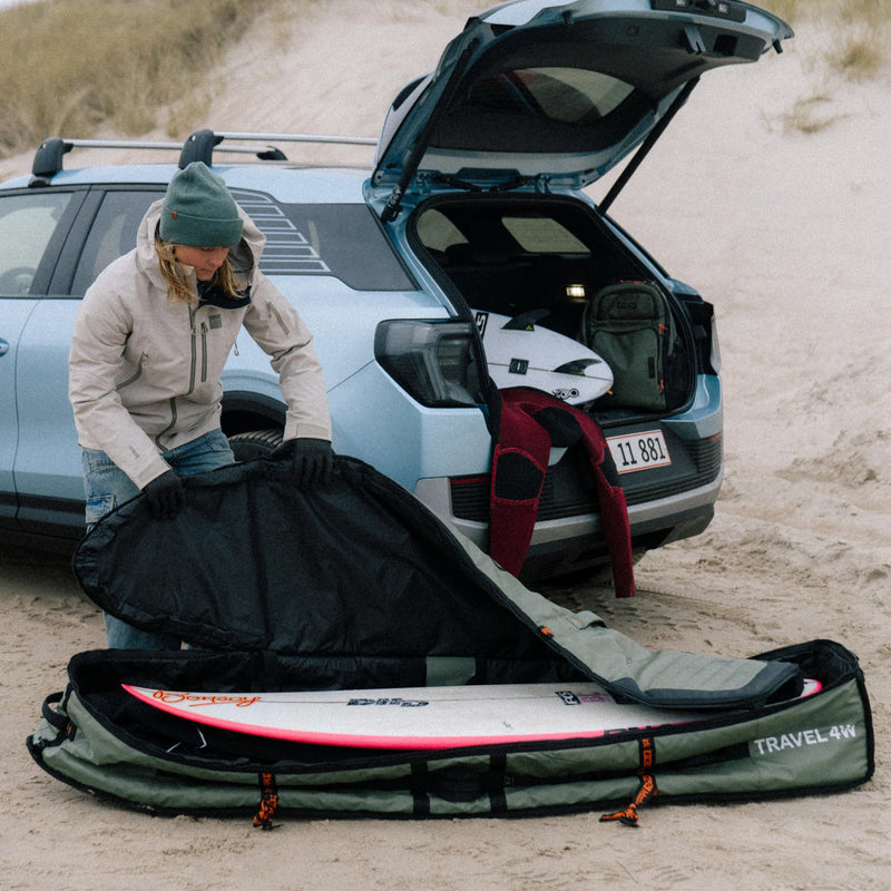 Load image into Gallery viewer, FCS Travel 4W Wheelie Cover 3-4 Shortboard/Fish Travel Surfboard Bag 9
