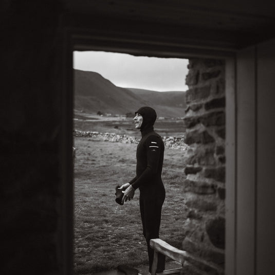 Finisterre Shearwater 4/3 Hooded U-Zip Wetsuit 15