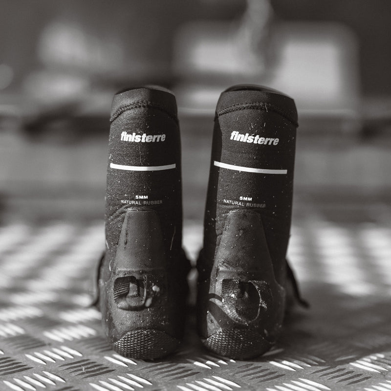 Load image into Gallery viewer, Finisterre Shearwater 5mm Split-Toe Boots 

