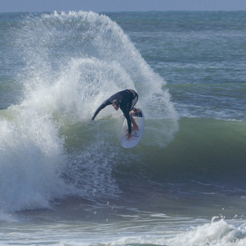 Load image into Gallery viewer, Harley Ingleby Series HIBT 3+3 Thunderbolt Red 7'2 × 21 ½ × 3 Surfboard - White/Blue 19
