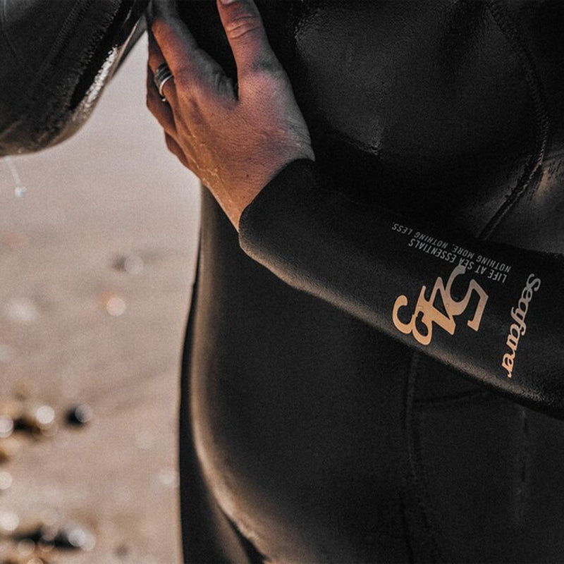 Load image into Gallery viewer, Manera Women's Seafarer 5/4/3 Chest-Zip Wetsuit 6
