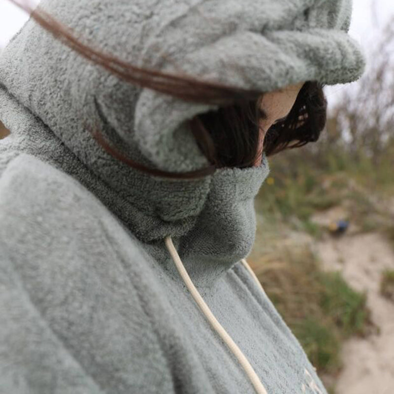 Load image into Gallery viewer, Manera Bamboo Summer Hooded Changing Poncho 10
