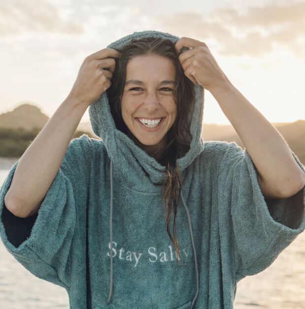 Load image into Gallery viewer, Manera Bamboo Winter Hooded Changing Poncho 7
