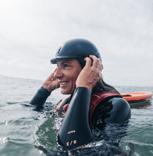 Load image into Gallery viewer, Manera S-Foam Surf Helmet 15
