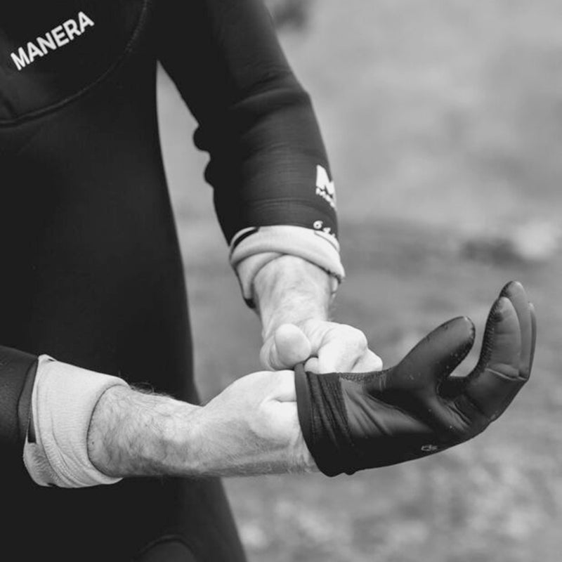 Load image into Gallery viewer, Manera Magma 2.5mm Gloves 12
