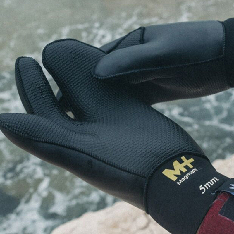 Load image into Gallery viewer, Manera Magma 2.5mm Lobster Gloves 12
