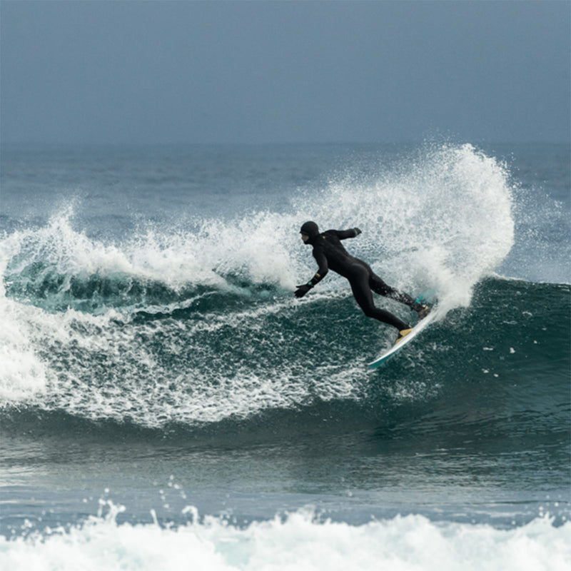 Load image into Gallery viewer, Manera Women's Magma Meteor 5/4/3 Hooded Chest-Zip Wetsuit 22
