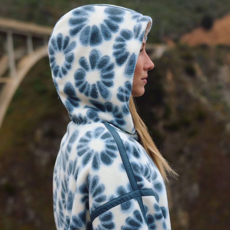 Load image into Gallery viewer, O'Neill Women's TRVLR Margot Superfleece Hooded Half-Zip Jacket 8
