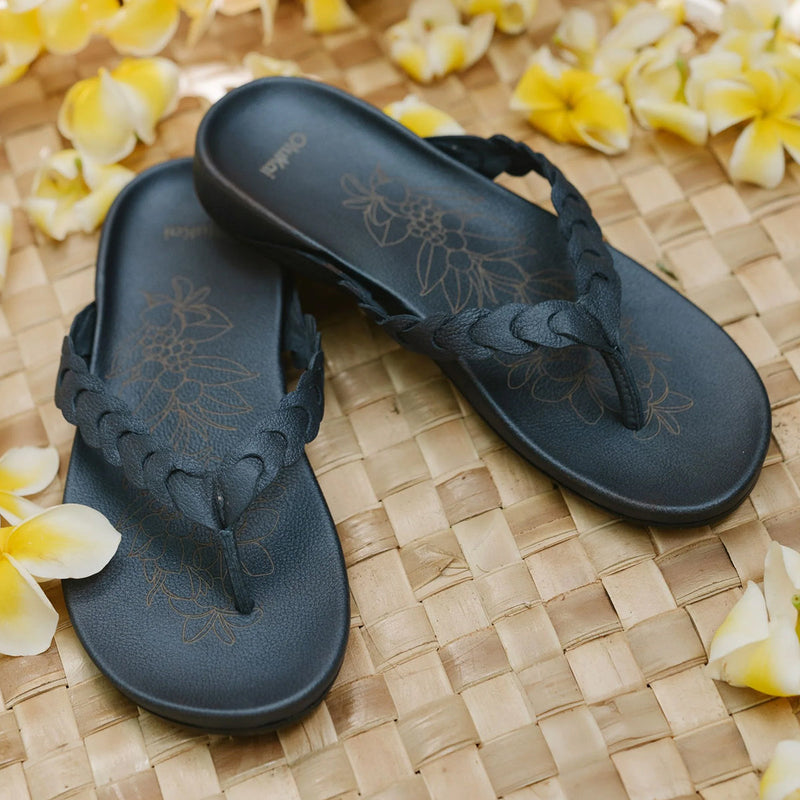 Load image into Gallery viewer, OluKai Women's Lei Leather Sandals 22
