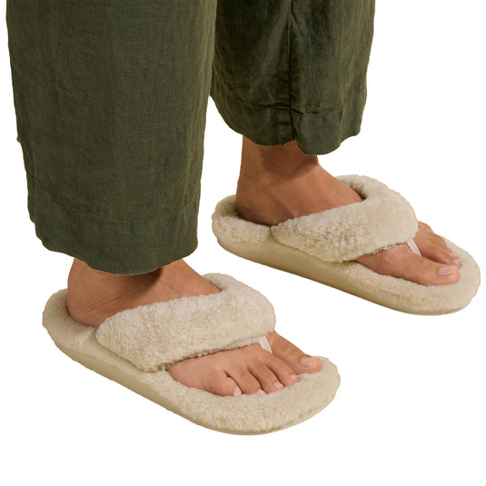 OluKai Women's Kīpe'a Heu Fuzzy Slipper Sandals 3