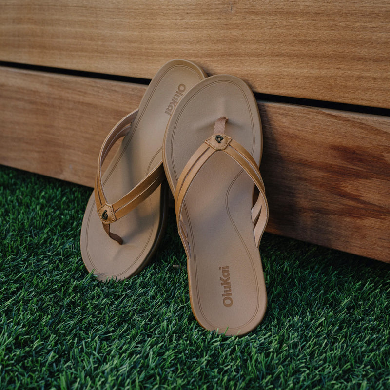 Load image into Gallery viewer, OluKai Women's Ho‘ōpio Hui Sandals 5
