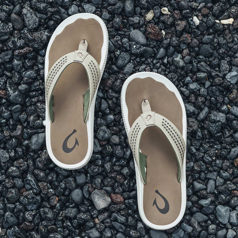 Load image into Gallery viewer, OluKai Ulele Sandals 18
