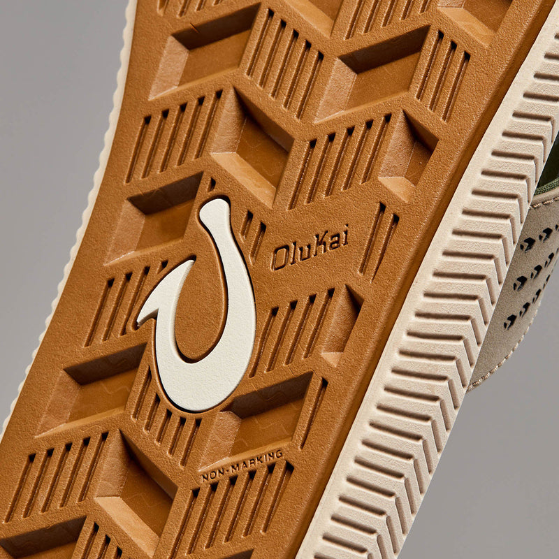 Load image into Gallery viewer, OluKai Ulele Sandals 15
