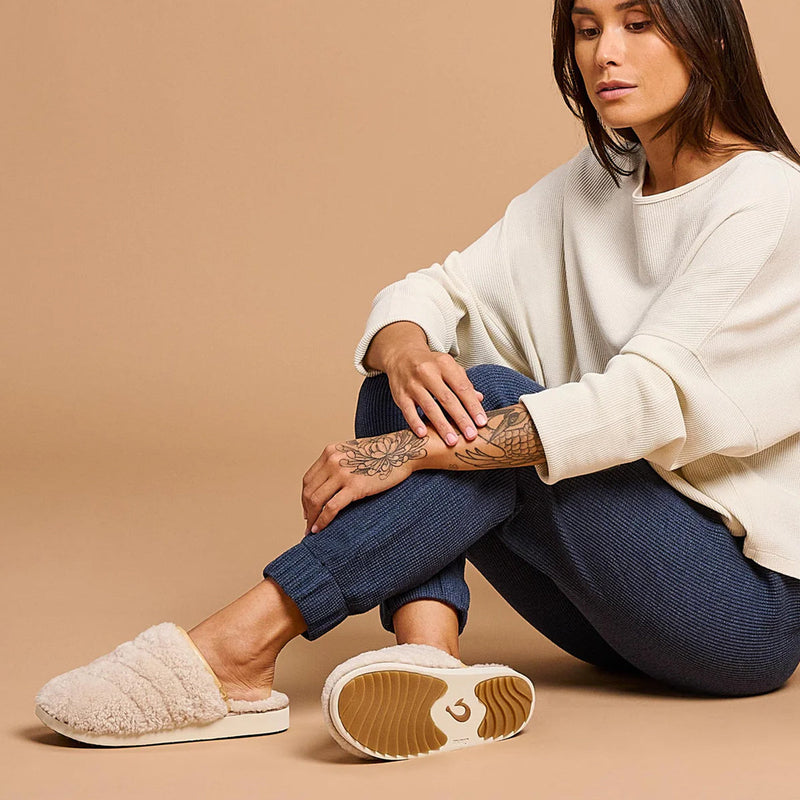 Load image into Gallery viewer, OluKai Women's Pūpū Mua Mule Slippers 7
