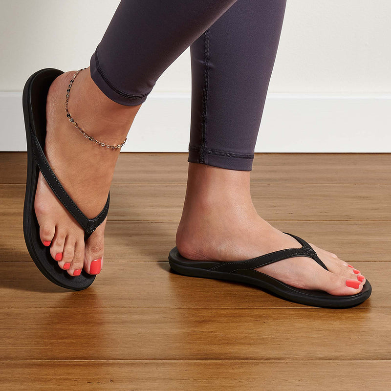 Load image into Gallery viewer, OluKai Women's Ho‘ōpio Classic Beach Sandals 5
