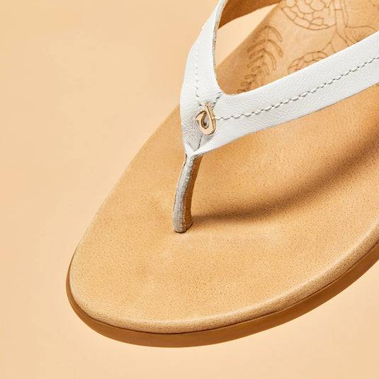 OluKai Women's Honu Leather Beach Sandals 5