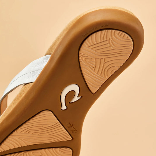 OluKai Women's Honu Leather Beach Sandals 6