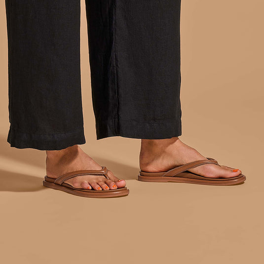 OluKai Women's Tiare Leather Beach Sandals 6