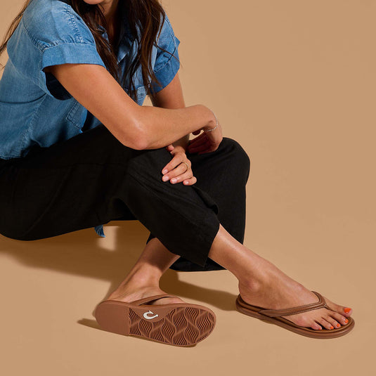 OluKai Women's Tiare Leather Beach Sandals 5