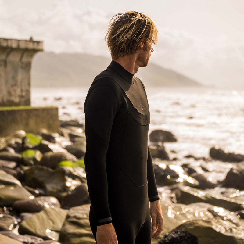 Load image into Gallery viewer, Patagonia Regulator 3/2 U-Zip Wetsuit 4
