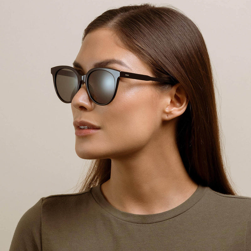 Load image into Gallery viewer, RAEN Women's Lily Polarized Sunglasses - Crystal Black/Green 6
