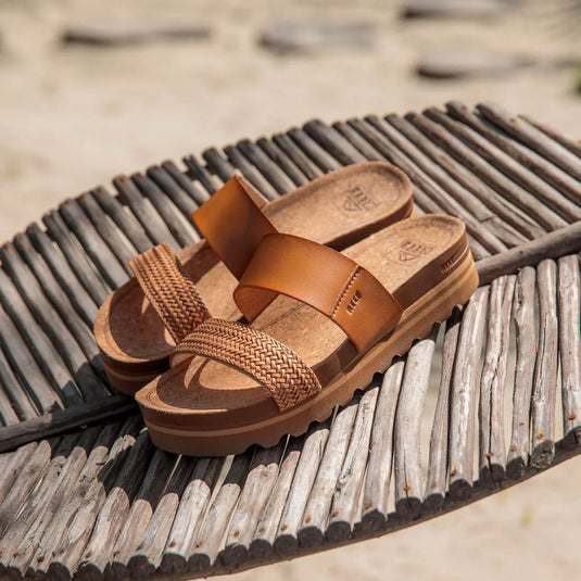 REEF Women's Cushion Vista Hi Sandals 22