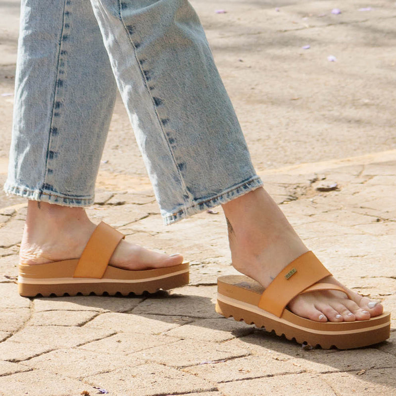 Load image into Gallery viewer, REEF Women's Cushion Sol Hi Sandals 8
