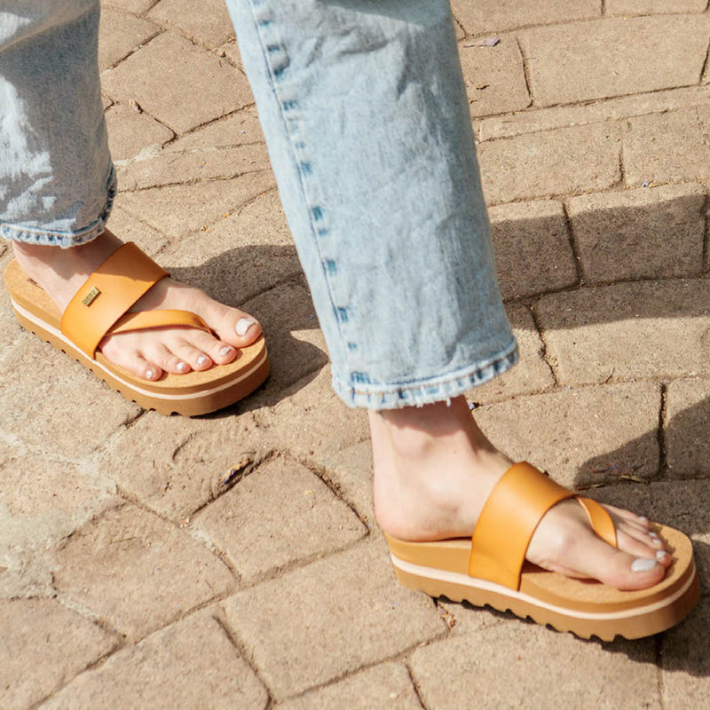 Load image into Gallery viewer, REEF Women's Cushion Sol Hi Sandals 6
