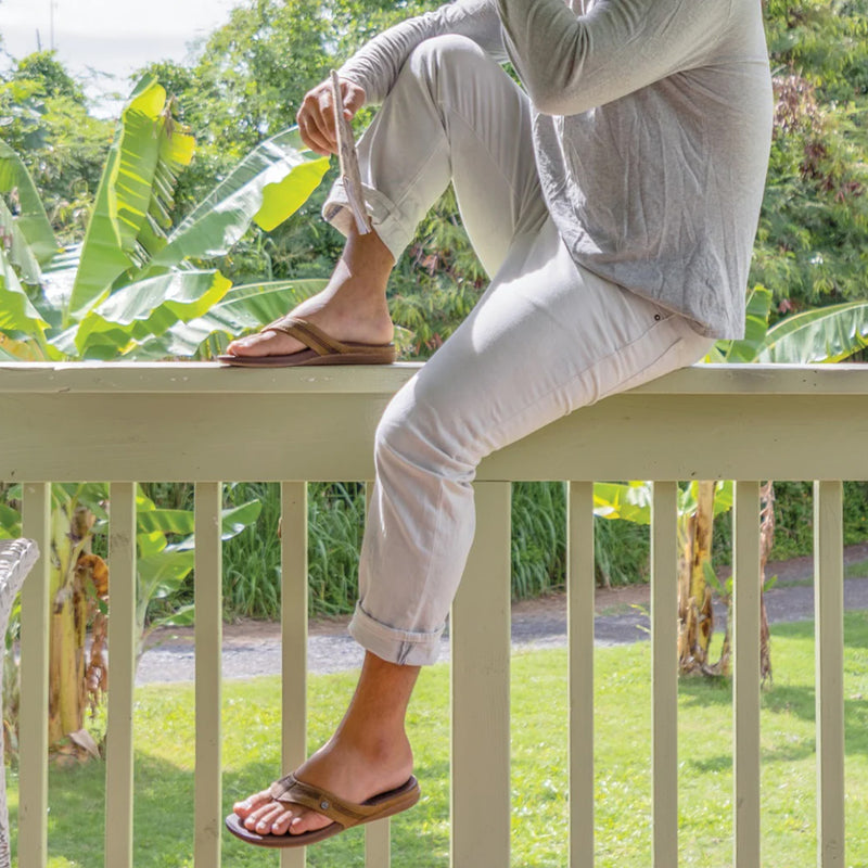 Load image into Gallery viewer, REEF Cushion Lux Sandals 7
