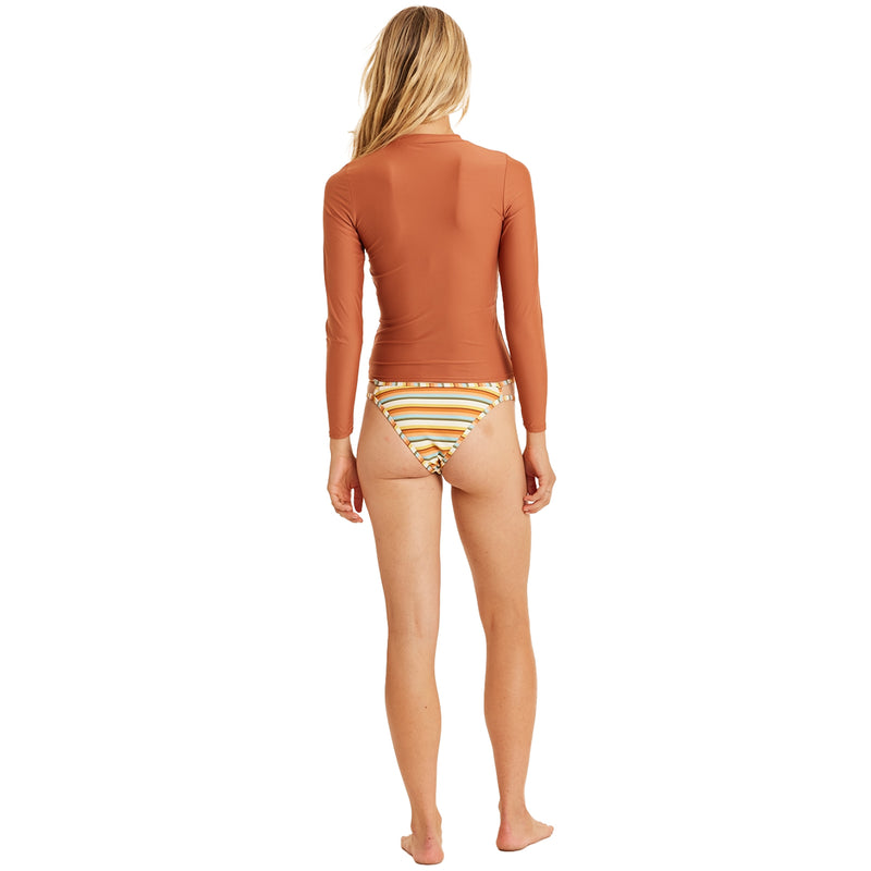 Load image into Gallery viewer, Sisstr Women's Seeker Solid Rash Guard 4
