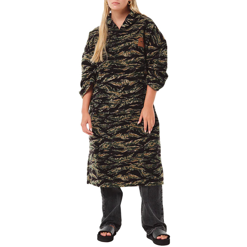 Load image into Gallery viewer, Slowtide Major Chilling Fleece Hooded Changing Poncho 4
