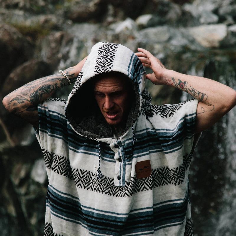 Load image into Gallery viewer, Slowtide Oso Hooded Changing Poncho 12
