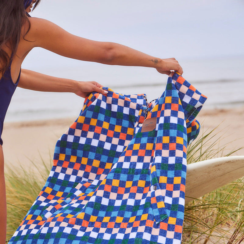 Load image into Gallery viewer, Slowtide Sundown Hooded Changing Poncho 3

