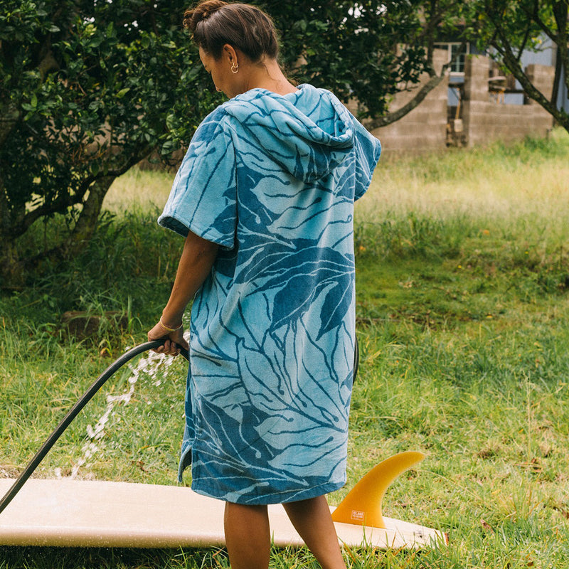 Load image into Gallery viewer, Slowtide Ulu Hooded Changing Poncho 4
