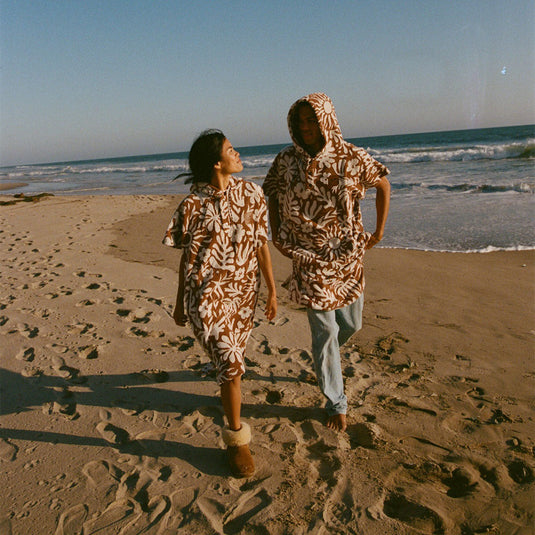 Slowtide Sunny Hooded Changing Poncho 17