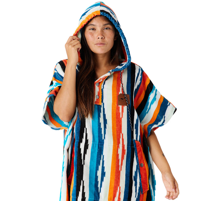 Load image into Gallery viewer, Slowtide Duvall Hooded Changing Poncho 2

