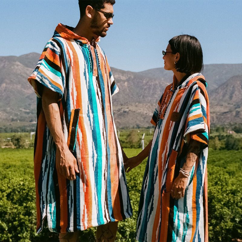 Load image into Gallery viewer, Slowtide Duvall Hooded Changing Poncho 6
