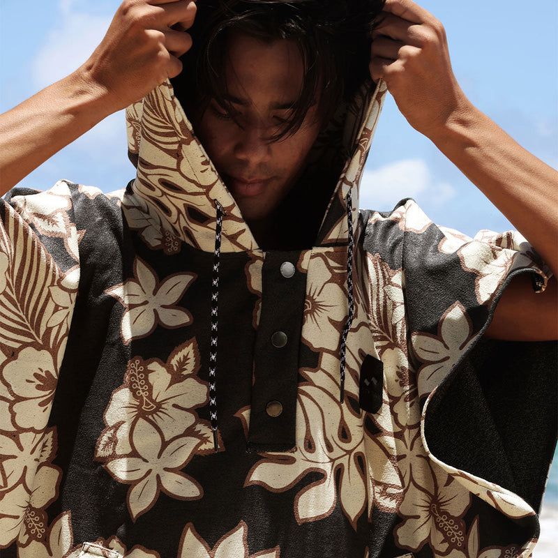 Load image into Gallery viewer, Slowtide Olinda Hooded Changing Poncho 6
