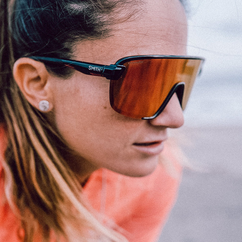 Load image into Gallery viewer, SMITH Women's Bobcat Sunglasses - Black/ChromaPop Red Mirror 4
