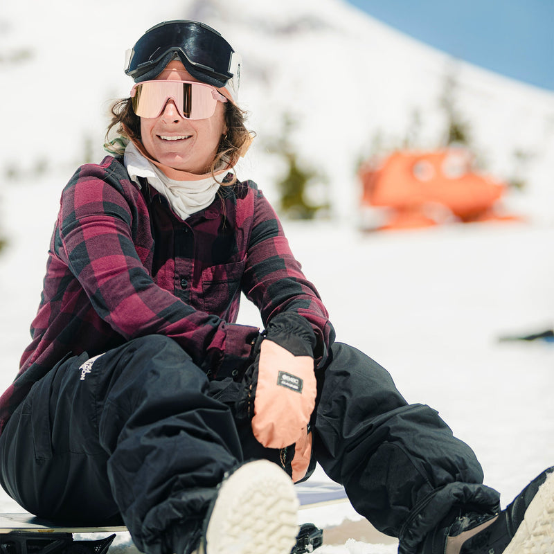 Load image into Gallery viewer, SMITH Women's Bobcat B4BC Sunglasses - B4BC Chalk Rose/ChromaPop Rose Gold Mirror 6
