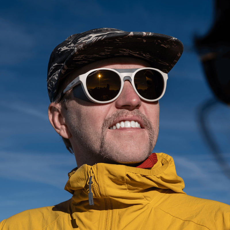Load image into Gallery viewer, SMITH Venture Sunglasses - Matte Bone/ChromaPop Glacier Photochromic Gold Mirror 6
