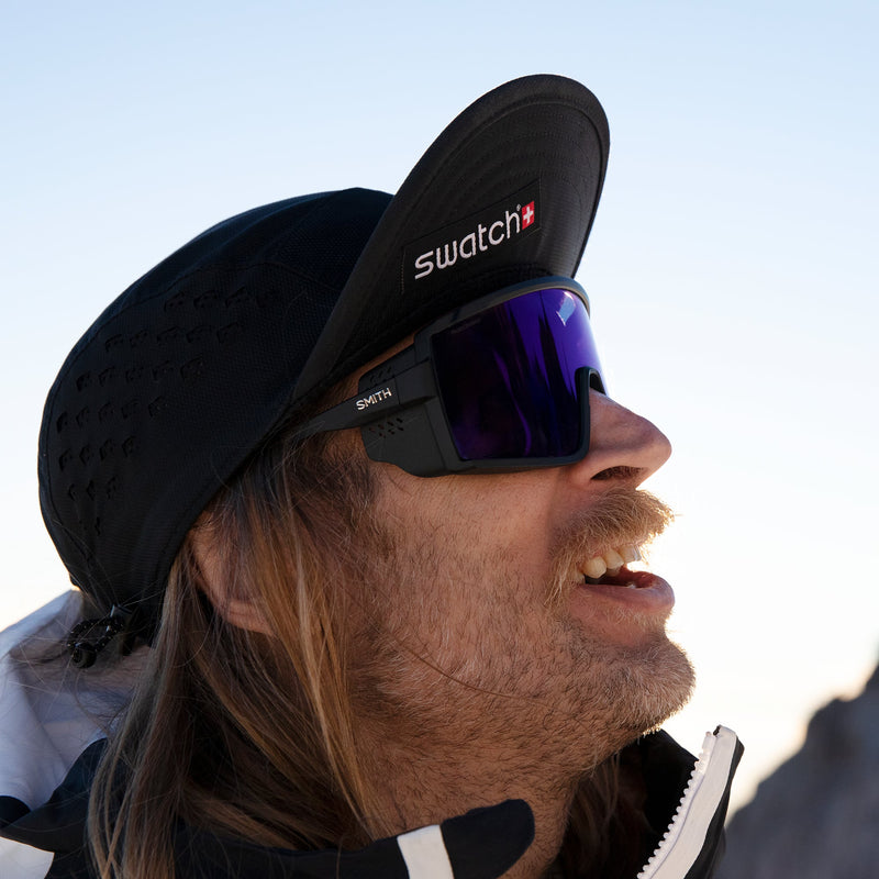 Load image into Gallery viewer, SMITH Pursuit Sunglasses - Matte Black/ChromaPop Glacier Photochromic Copper Blue Mirror 6
