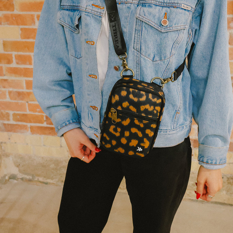 Load image into Gallery viewer, Thread Wallets Crossbody Bag 12
