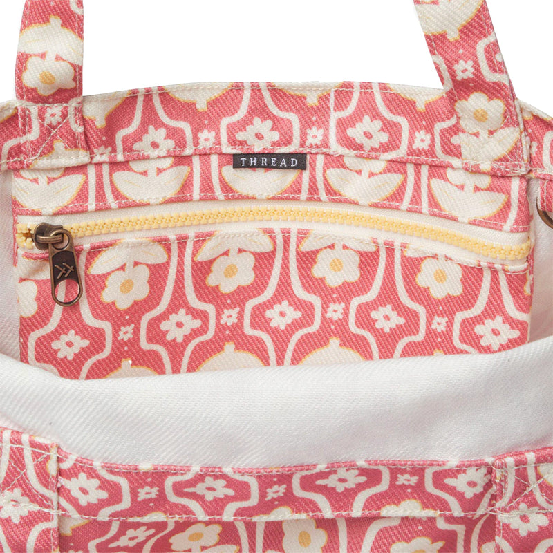 Load image into Gallery viewer, Thread Wallets Daily Tote Bag 6
