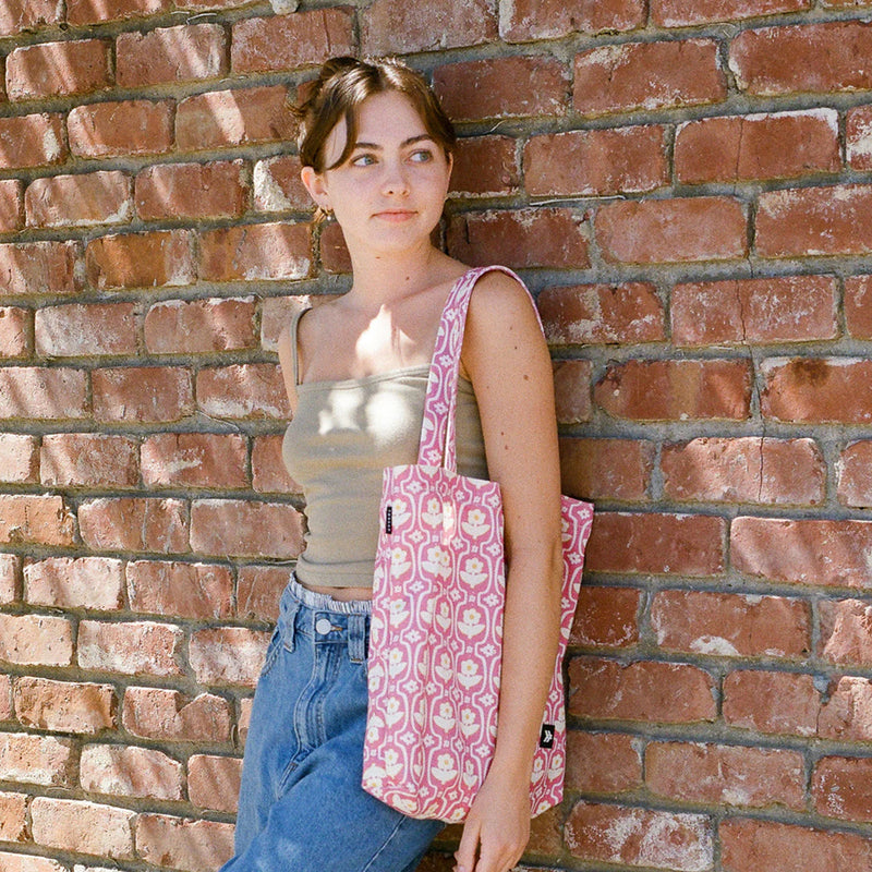 Load image into Gallery viewer, Thread Wallets Daily Tote Bag 8
