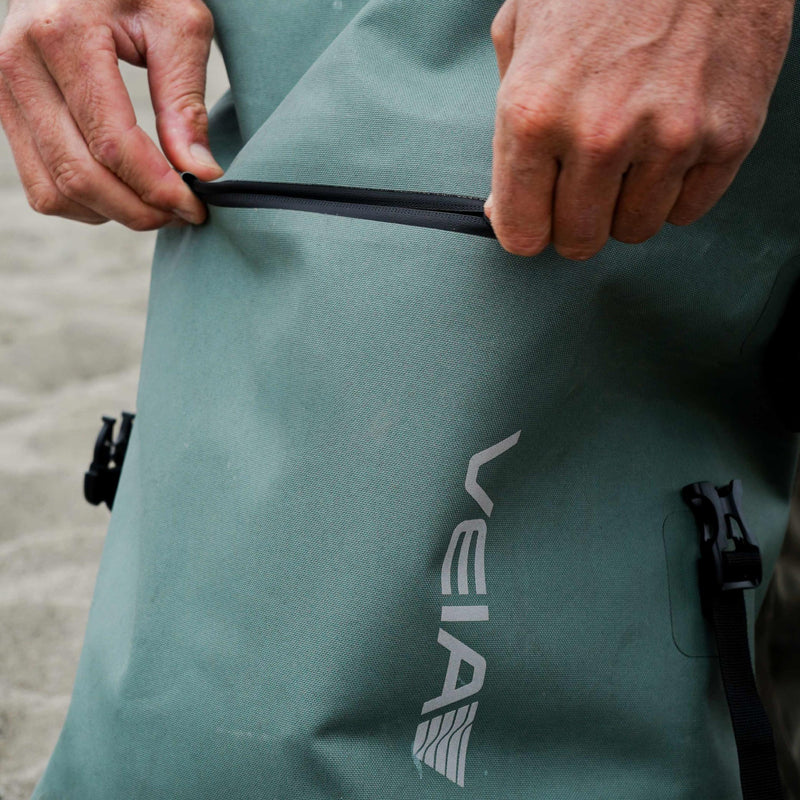 Load image into Gallery viewer, VEIA Explorer Wet/Dry Surf Pack Backpack - 30L 7
